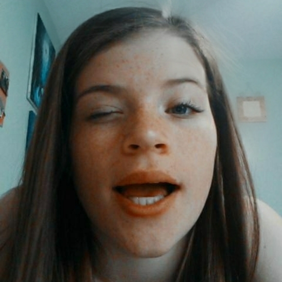 Meet your Posher, Alyssa - Picture 1 of 1